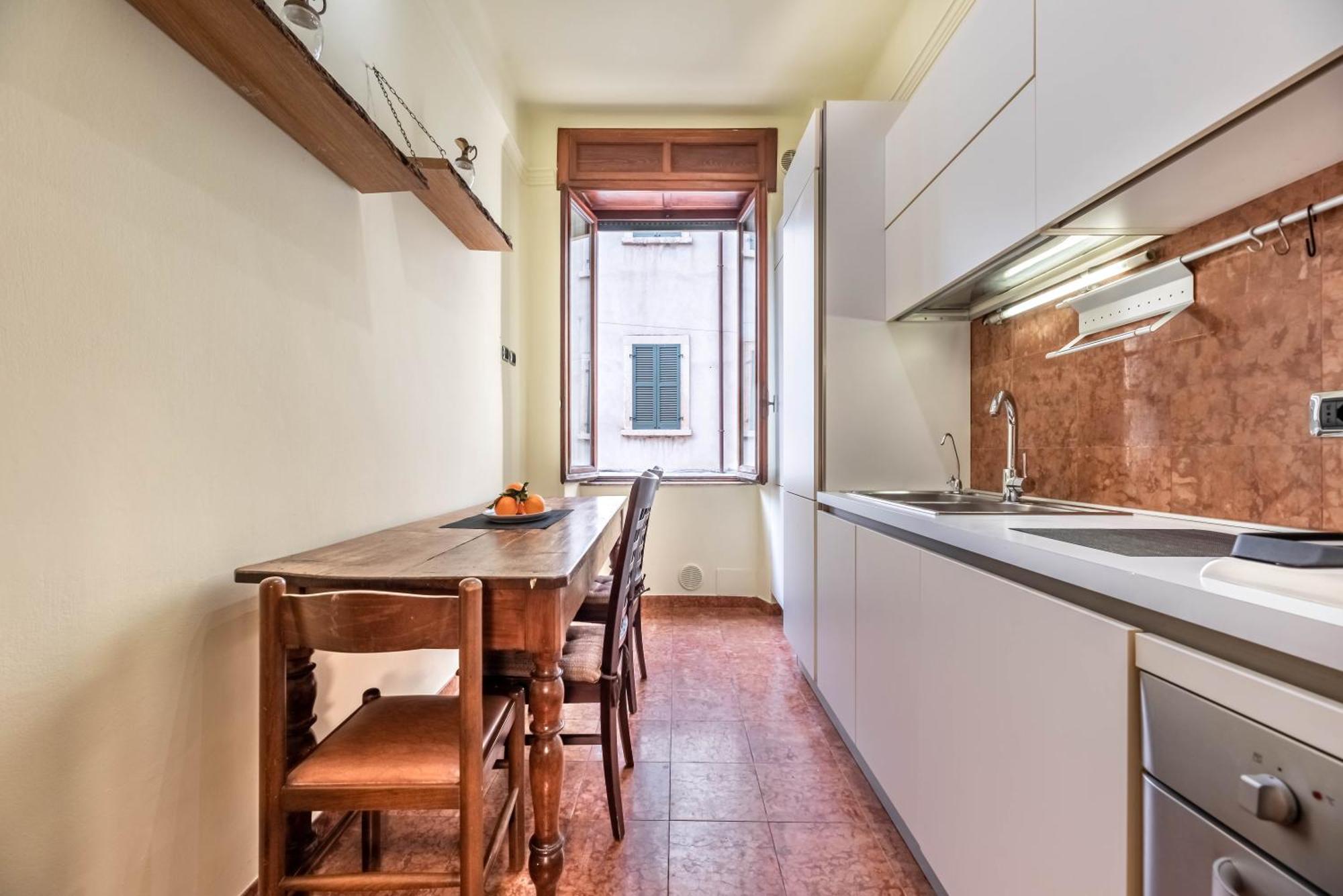 Piazza Isolo Central Apartment 베로나 외부 사진