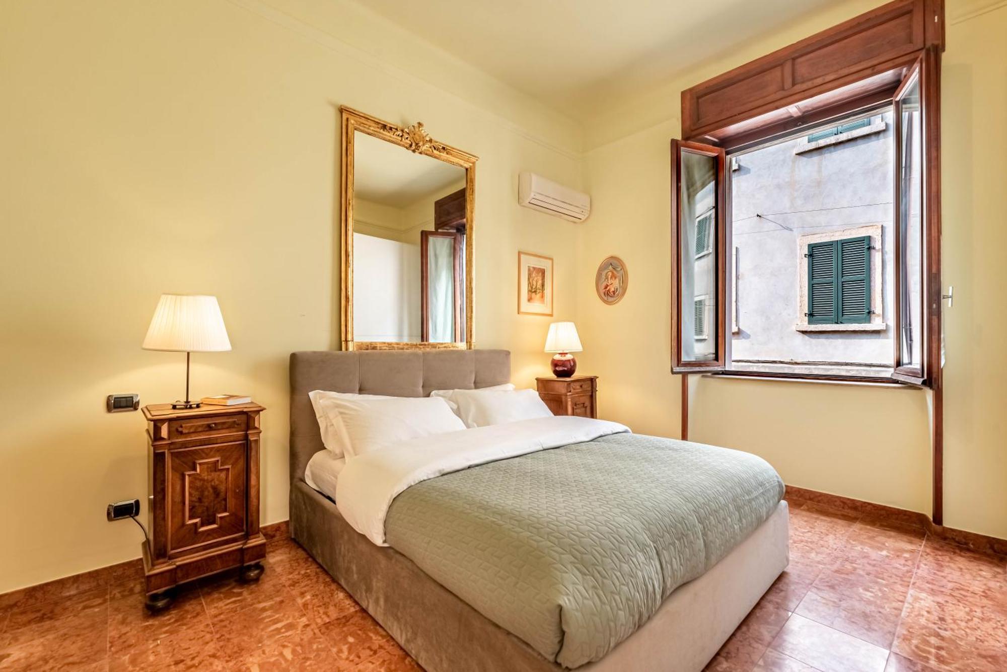 Piazza Isolo Central Apartment 베로나 외부 사진