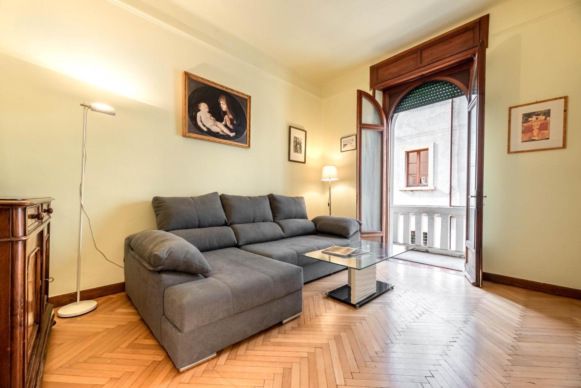 Piazza Isolo Central Apartment 베로나 외부 사진