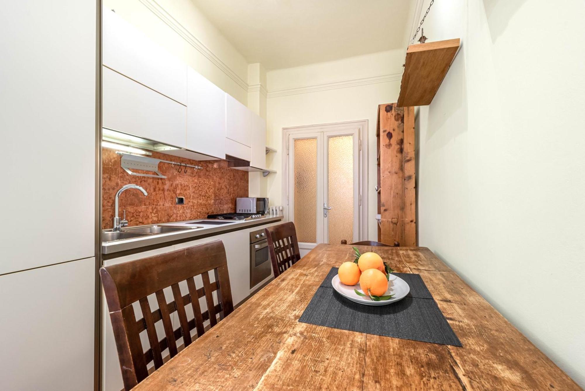 Piazza Isolo Central Apartment 베로나 외부 사진