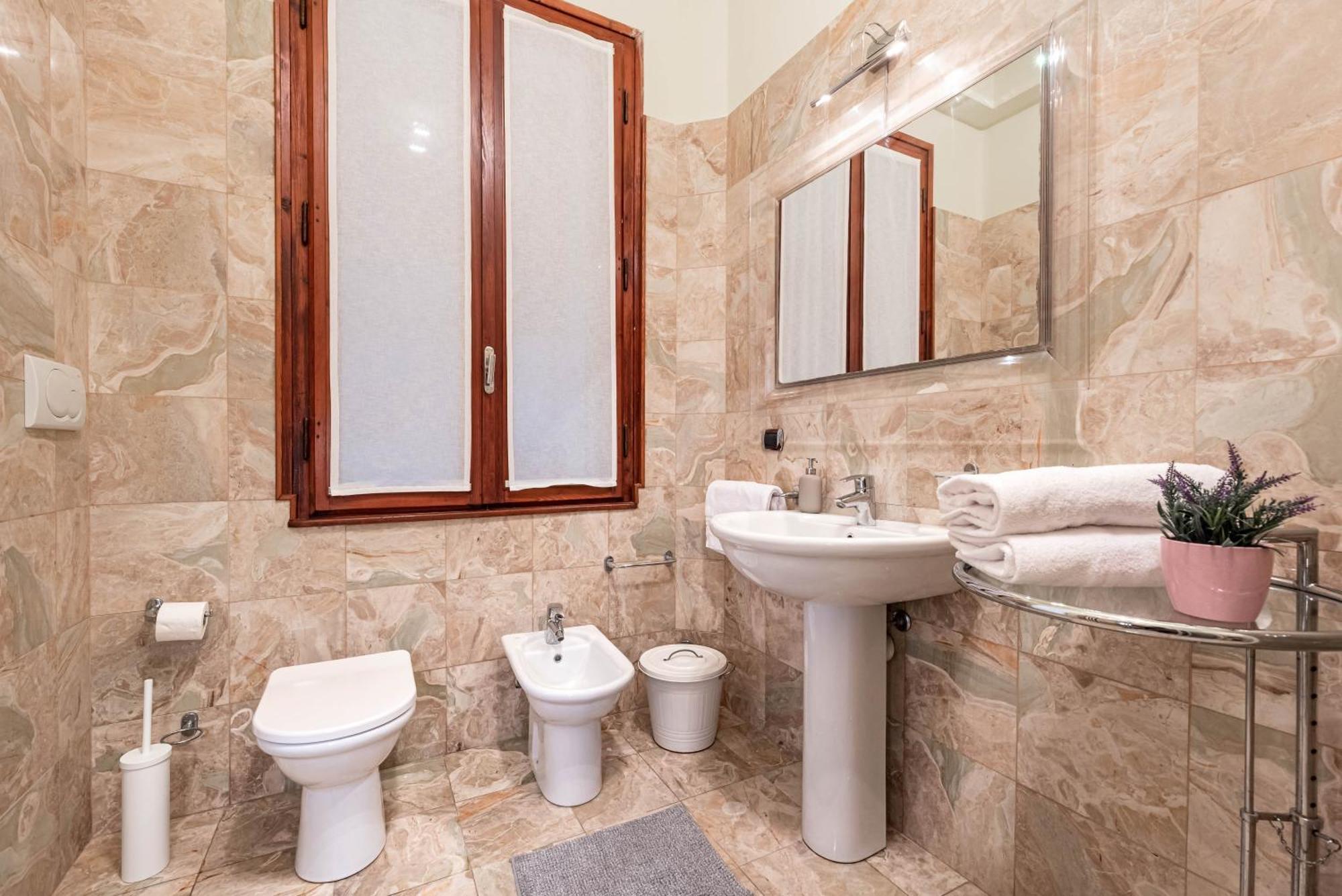Piazza Isolo Central Apartment 베로나 외부 사진
