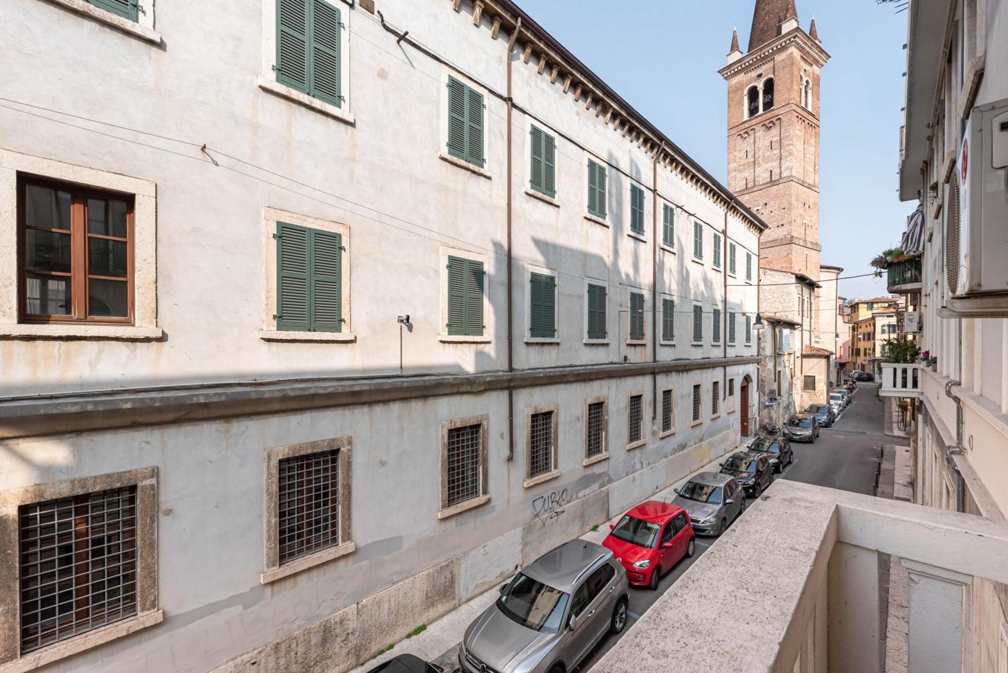 Piazza Isolo Central Apartment 베로나 외부 사진
